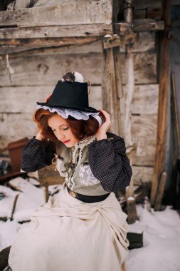 kadın kış gününde