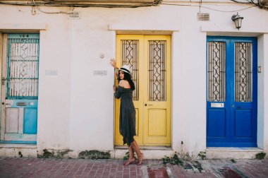 şapkalı güzel kadın