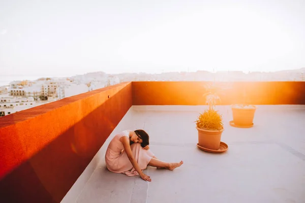 Hermosa joven mujer — Foto de Stock