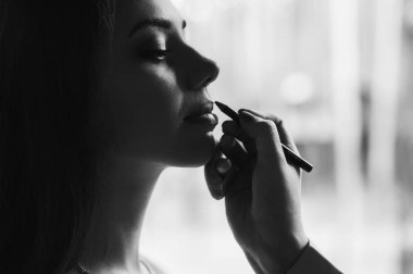 gelin düğün için hazırlanıyor