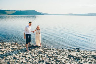 Sahilde güzel Çift