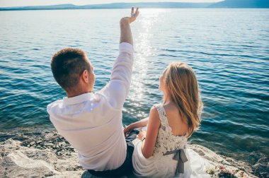 Sahilde güzel Çift