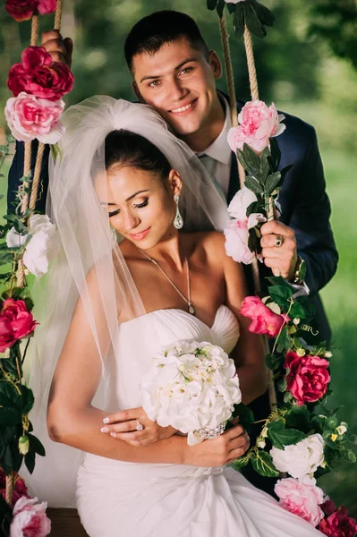 Pareja amorosa en swing — Foto de Stock