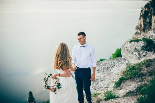 Beautiful couple on beach — Stock Photo, Image