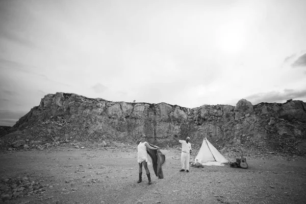 Woman and man in stone quarry — Stock Photo, Image