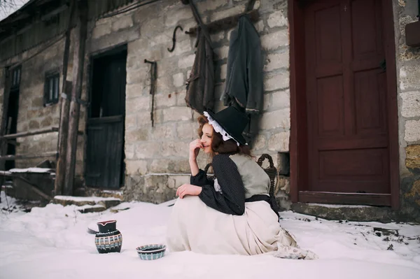 Frau auf winterlicher Bühne — Stockfoto