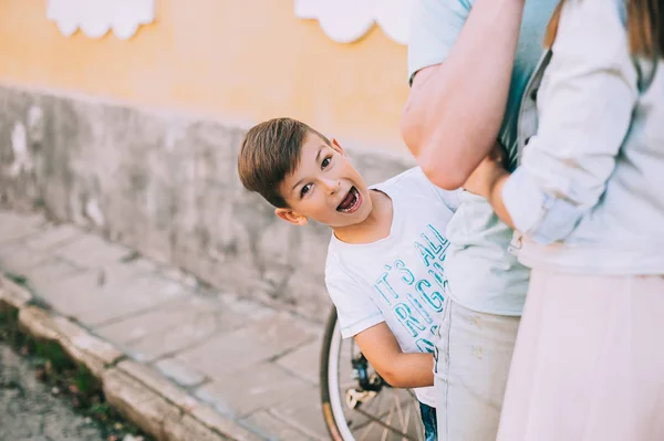 Famiglia trascorrere del tempo insieme — Foto Stock