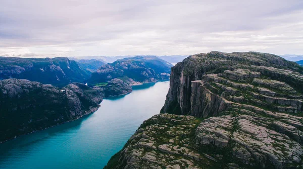 Hermosas montañas noruegas — Foto de Stock