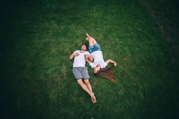 Hermosa pareja amorosa — Foto de Stock