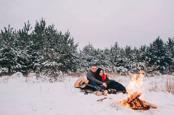 Miłości para na zimowe — Zdjęcie stockowe