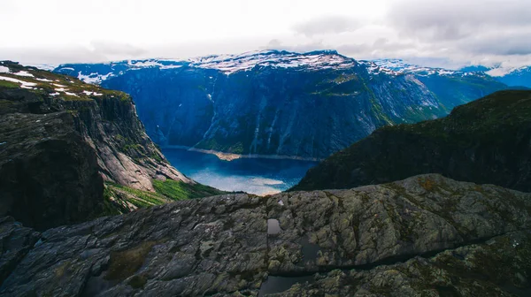 Hermosas montañas noruegas — Foto de Stock