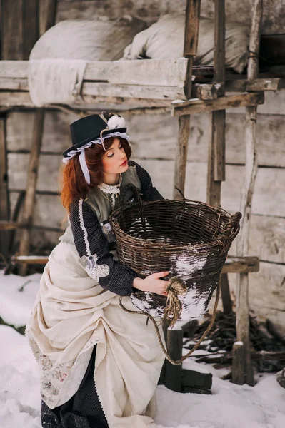 Rotschopf Frau mit Ratte — Stockfoto