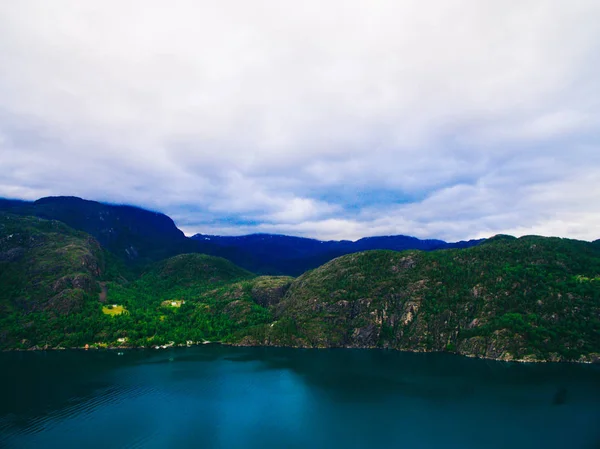 Mooie bergen van Noorwegen — Stockfoto