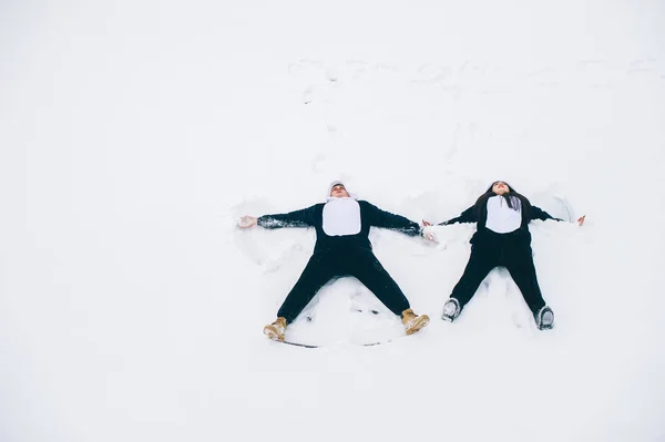 Pareja en trajes de pandas — Foto de Stock