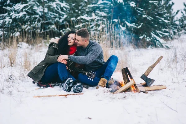 Couple aimant en hiver — Photo