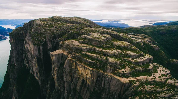 Hermosas montañas noruegas — Foto de Stock