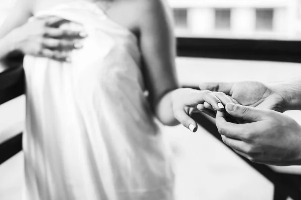 Nevěsta, zabalený do ručníku — Stock fotografie