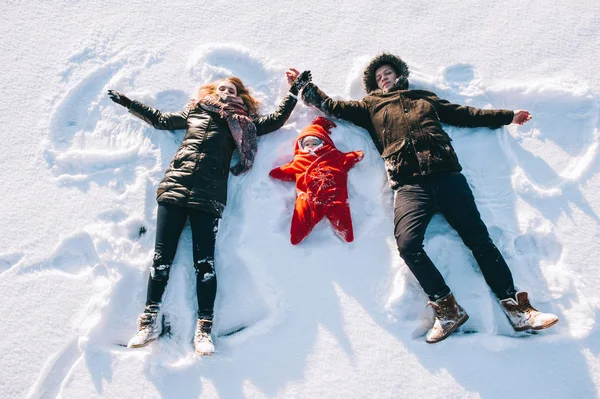 Famiglia divertendosi — Foto Stock