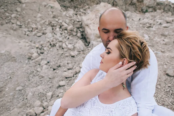 Mujer embarazada y hombre — Foto de Stock