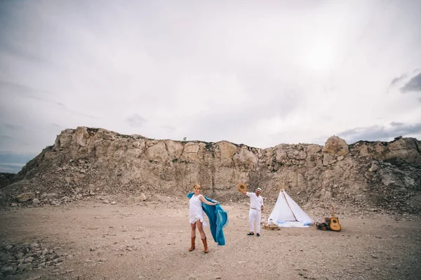 Casal grávida em carreira — Fotografia de Stock