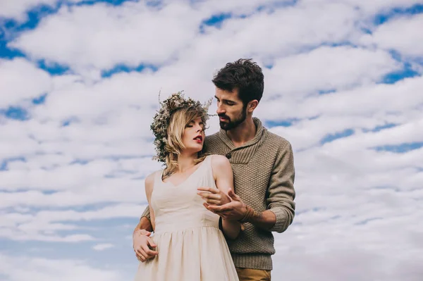 Couple holding hands — Stock Photo, Image