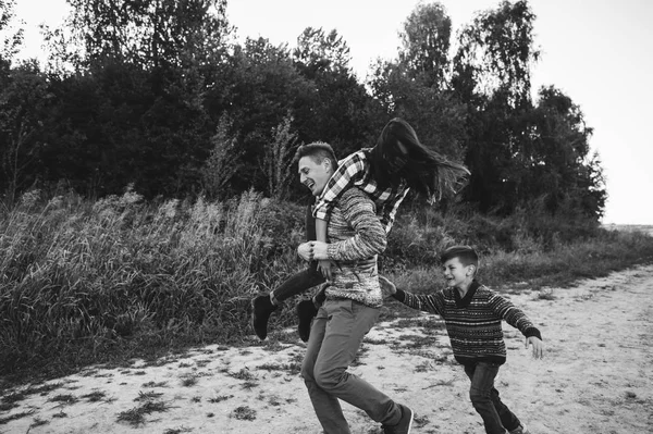 Young family having fun — Stock Photo, Image