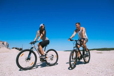 Çift birlikte bisiklet 