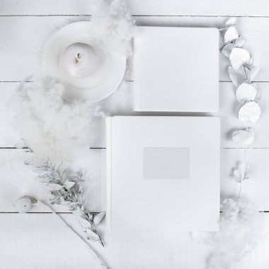 Kumsalda sürme kadın