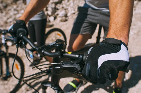 Man in sport handschoenen — Stockfoto