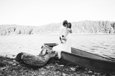 bir kedi ile bir tekne Çift