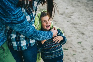 Aile birlikte vakit geçiriyor. 
