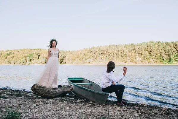 Šťastný ženich a nevěsta — Stock fotografie