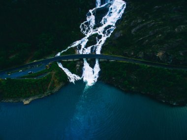  Langfoss şelale yamaç 