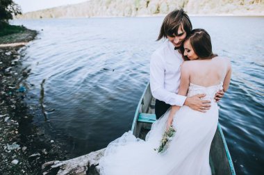  Gelin ve damat bir tekne içinde