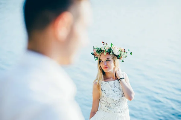 Nádherná blondýnka nevěsta — Stock fotografie