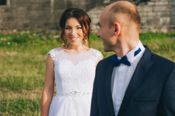 Feliz jovem casal — Fotografia de Stock