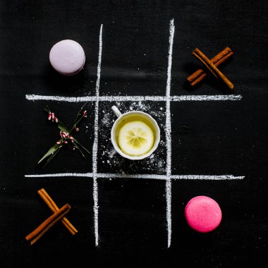 Tic Tac Toe tatsy Fransız macarons ile