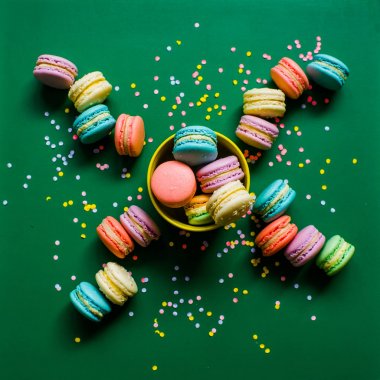 renkli macaron kurabiye 