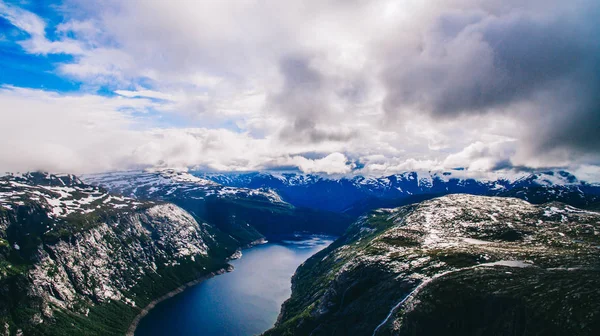 Lac et montagnes en Norvège — Photo