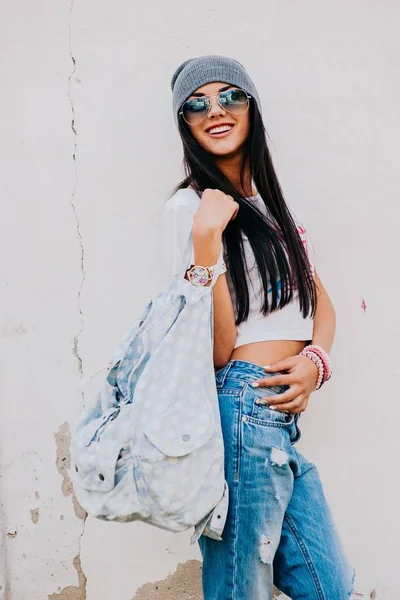 Hermosa chica en gafas de sol —  Fotos de Stock