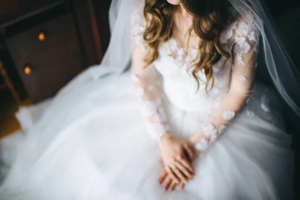 Bride hands with wedding ring — Stock Photo, Image