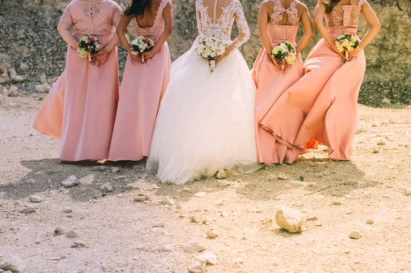 Bouquets de noiva e damas de honra — Fotografia de Stock