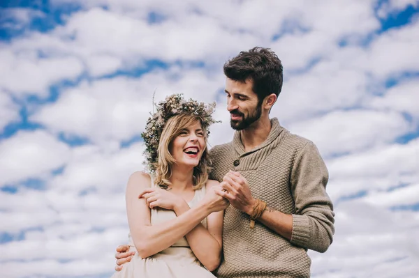 Young love couple smiling — Stock Photo, Image