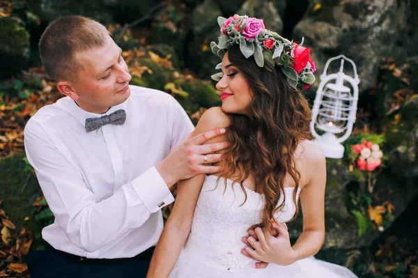 Bonito jovem casal — Fotografia de Stock