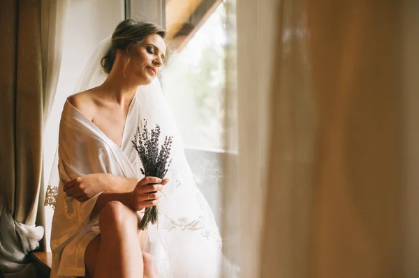 Noiva antes do casamento — Fotografia de Stock