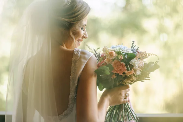 Noiva antes do casamento — Fotografia de Stock