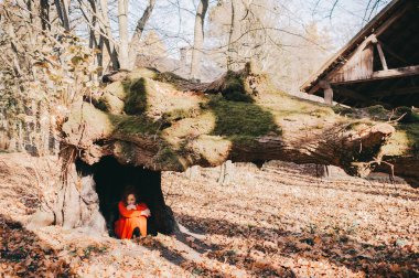 bir gizemli orman kız