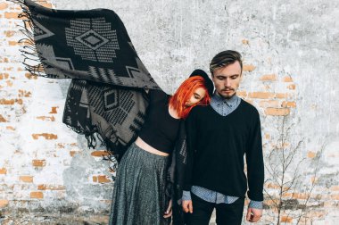 Kaç tuğla duvarın yanında