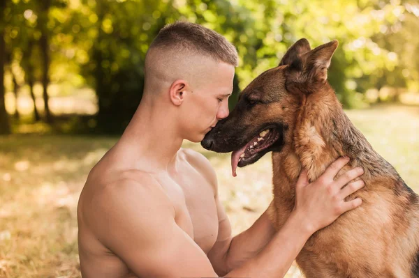 bir Alman kurdu adam