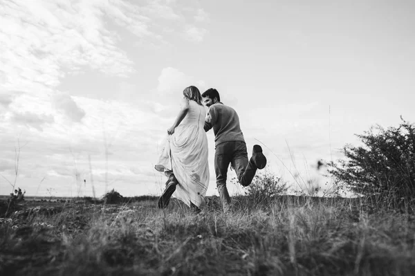 dağların yakınlarında alanında çift